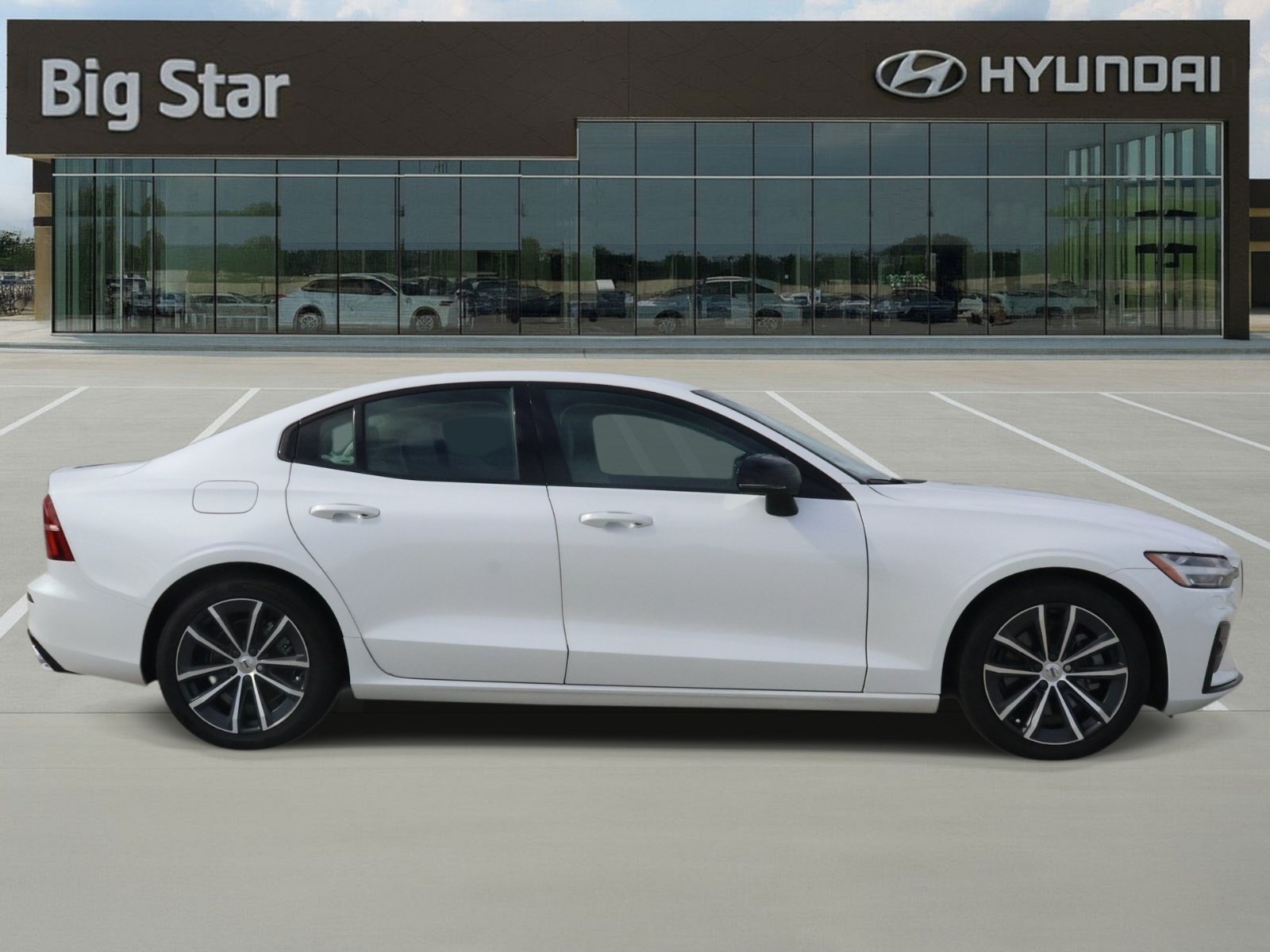 Used 2022 Volvo S60 B5 Momentum AWD/4WD image 5