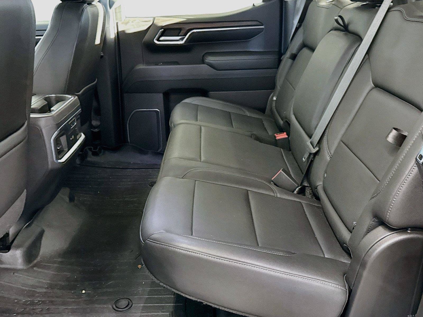 Used 2022 GMC Sierra 1500 SLT w/ SLT Premium Plus Package AWD/4WD image 5