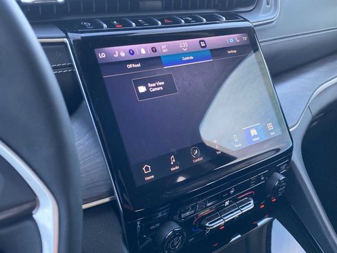 Certified 2023 Jeep Grand Cherokee Limited w/ Black Appearance Package image 31