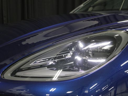 Certified 2025 Porsche Macan image 15