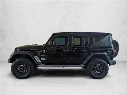 Used 2019 Jeep Wrangler Unlimited Sahara AWD/4WD image 3