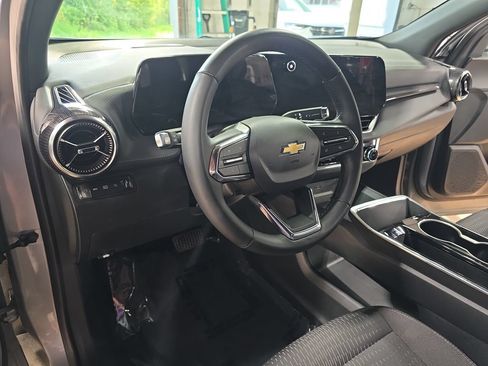 Used 2025 Chevrolet Equinox LT w/ Safety and Technology Package AWD/4WD image 15
