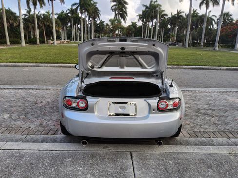 Used 2006 MAZDA MX-5 Miata Grand Touring RWD image 50