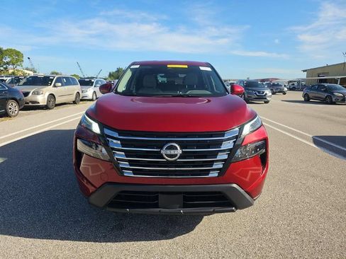 Used 2025 Nissan Rogue SV AWD/4WD image 2