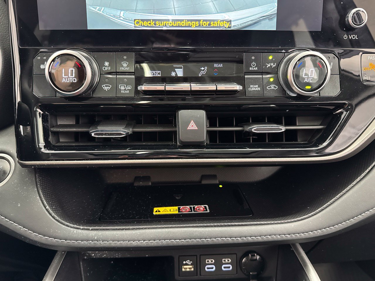 Used 2025 Toyota Highlander XLE AWD/4WD image 30