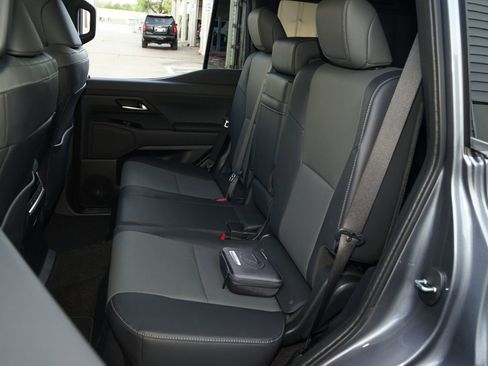 Used 2026 Lexus GX 550 w/ Cold Area Package image 21