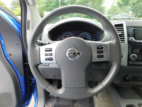 Used 2015 Nissan Frontier SV w/ SV Value Truck Package AWD/4WD image 8