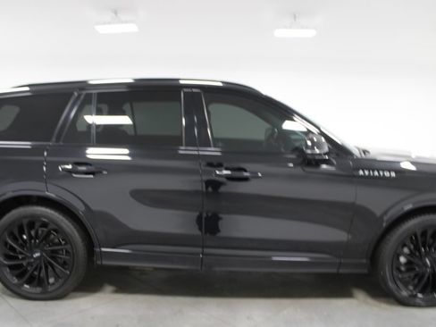 Used 2023 Lincoln Aviator Reserve w/ Equipment Group 201A AWD/4WD image 11
