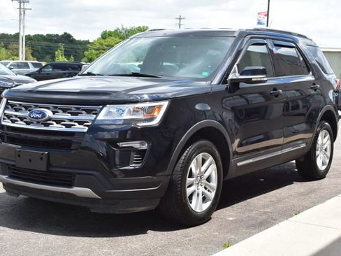 Used 2018 Ford Explorer XLT w/ XLT Technology Feature Bundle AWD/4WD image 13
