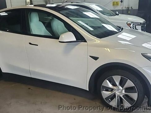 Used 2021 Tesla Model Y Long Range image 2
