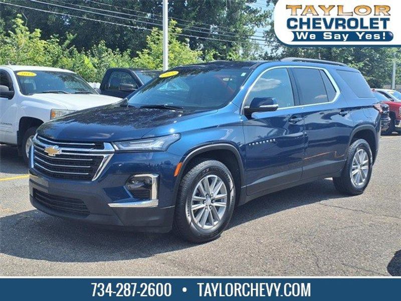 Certified 2023 Chevrolet Traverse LT image 1