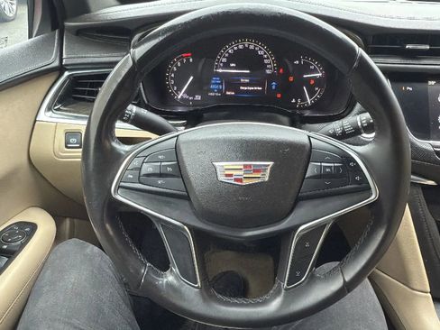 Used 2017 Cadillac XT5 FWD image 10