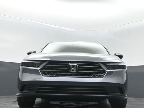 Used 2025 Honda Accord SE image 11
