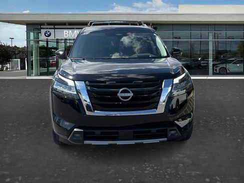 Used 2024 Nissan Pathfinder Platinum AWD/4WD image 2