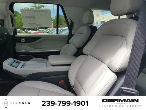 New 2026 Lincoln Navigator Reserve AWD/4WD image 19