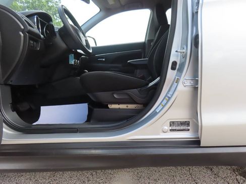 Used 2025 Mitsubishi Outlander Sport AWD image 12