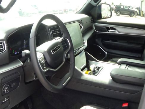 Certified 2025 Jeep Wagoneer L 4WD image 21