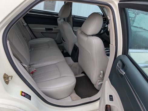 Used 2005 Chrysler 300 C w/ Navigation & Sound Group II image 17