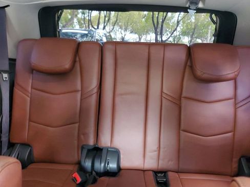 Used 2019 Cadillac Escalade Luxury RWD image 10