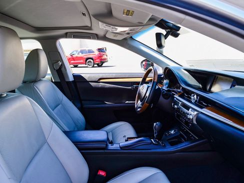Used 2014 Lexus ES 300h w/ Luxury Package w/Bamboo Trim FWD image 21
