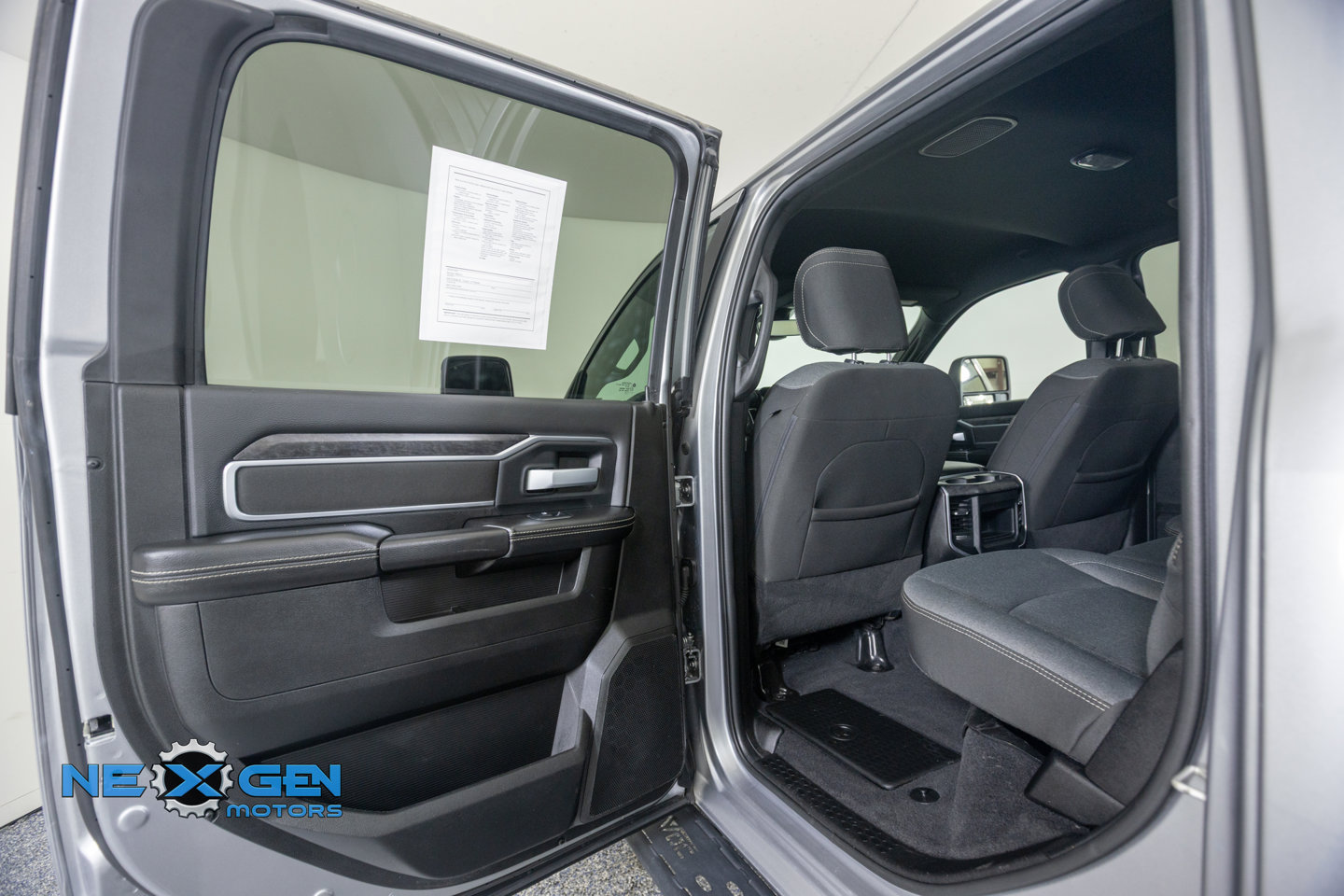 Used 2024 RAM 2500 Big Horn w/ Night Edition AWD/4WD image 27