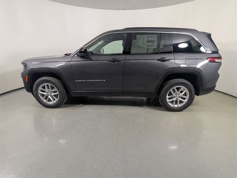 New 2025 Jeep Grand Cherokee Laredo w/ Luxury Tech Group I image 4