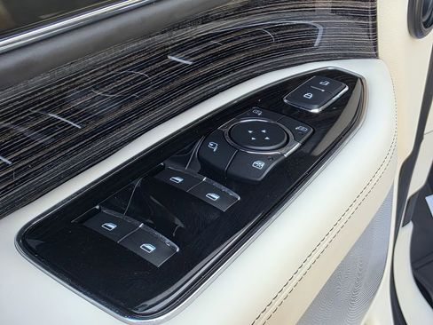 Used 2021 Lincoln Navigator Black Label w/ Cargo Convenience Package image 17