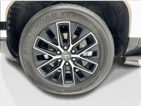 Used 2025 Lexus GX 550 w/ Accessory Package (2T) image 12