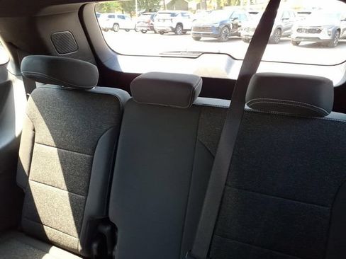 Used 2025 Chevrolet Traverse LT AWD/4WD image 25