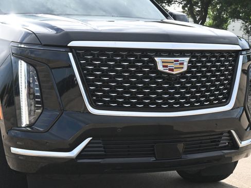 Certified 2025 Cadillac Escalade Premium Luxury w/ Touring Package AWD/4WD image 28