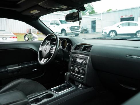 Used 2014 Dodge Challenger R/T RWD image 10