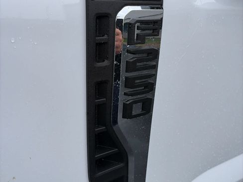 New 2026 Ford F250 XLT w/ FX4 Off-Road Package AWD/4WD image 4
