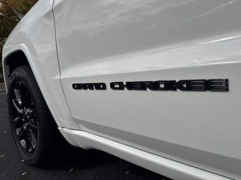 Certified 2021 Jeep Grand Cherokee Laredo X image 34