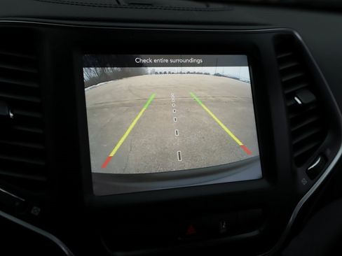 Used 2022 Jeep Cherokee Latitude Lux w/ Sun & Sound Group image 17