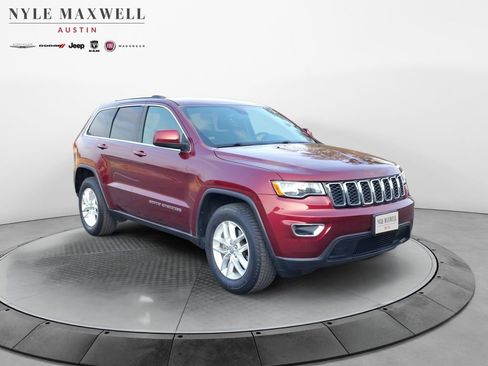 Used 2017 Jeep Grand Cherokee Laredo w/ Quick Order Package 2BE image 2
