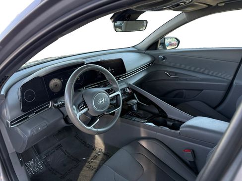 Used 2025 Hyundai Elantra SEL FWD image 9