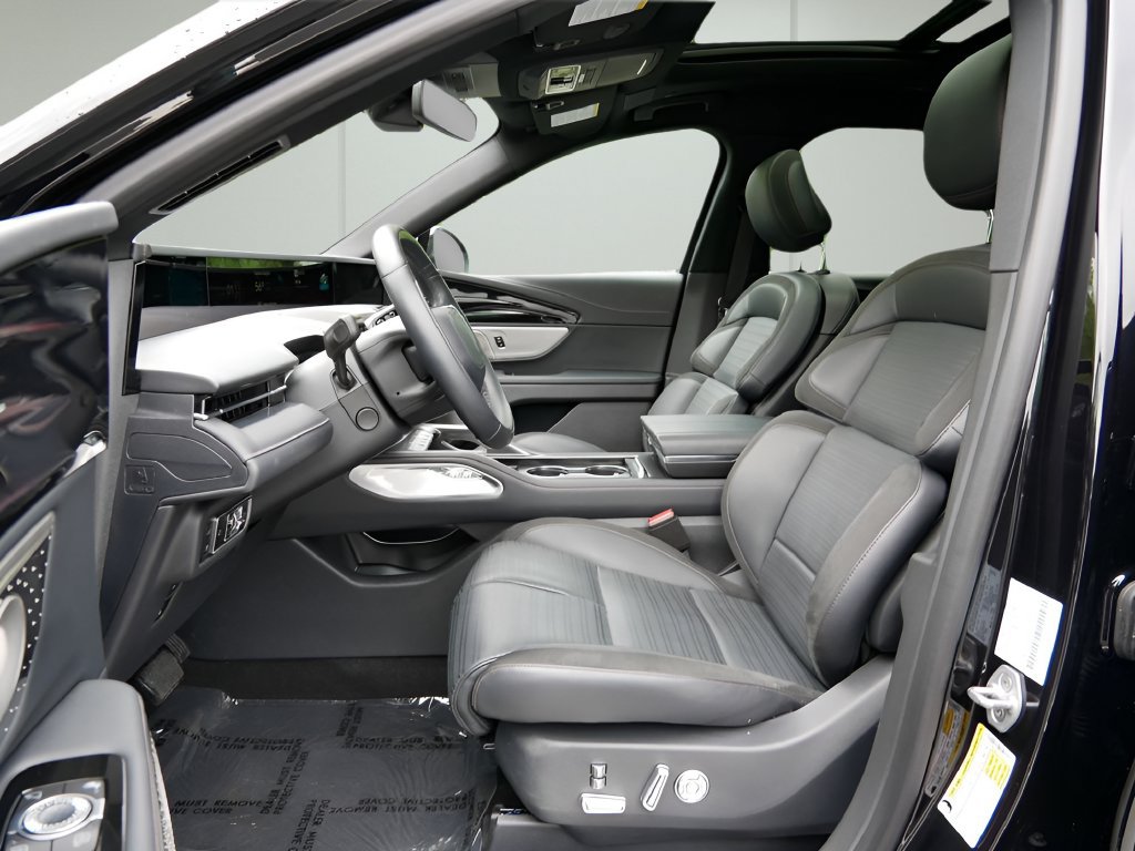 Used 2025 Lincoln Nautilus Reserve AWD/4WD image 10