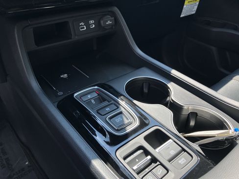 Used 2025 Honda Pilot EX-L image 28