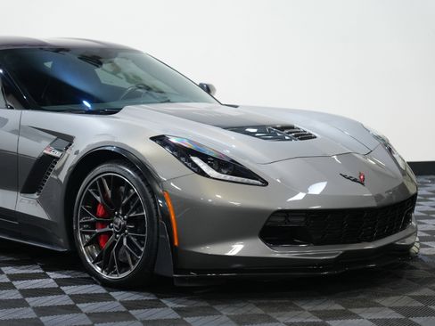 Used 2015 Chevrolet Corvette Z06 w/ 3LZ Preferred Equipment Group image 9