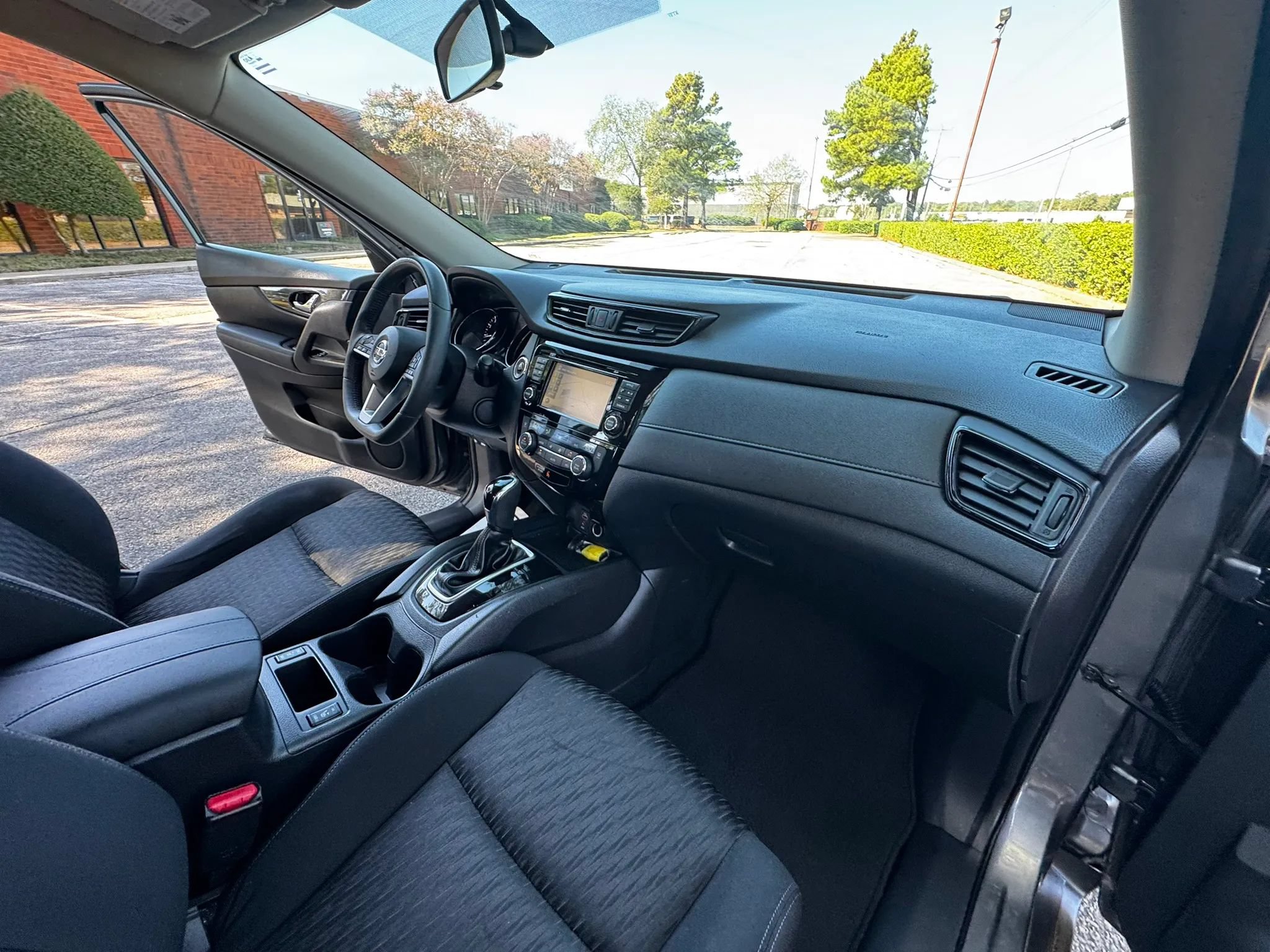 Used 2017 Nissan Rogue SV w/ SV Premium Package FWD image 14