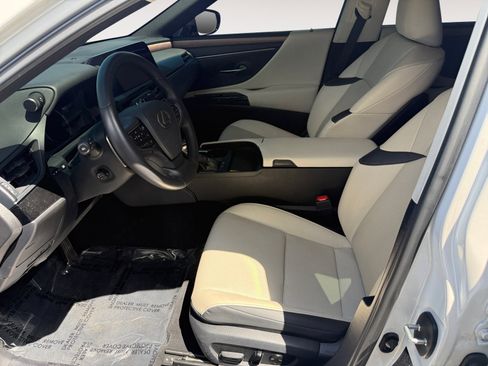 Used 2025 Lexus ES 300h w/ Premium Package FWD image 10