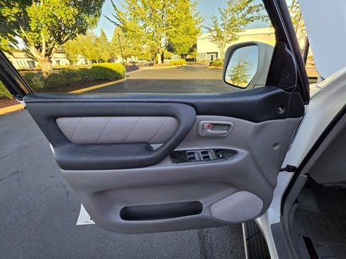 Used 2003 Toyota Land Cruiser w/ Convenience Pkg AWD/4WD image 52