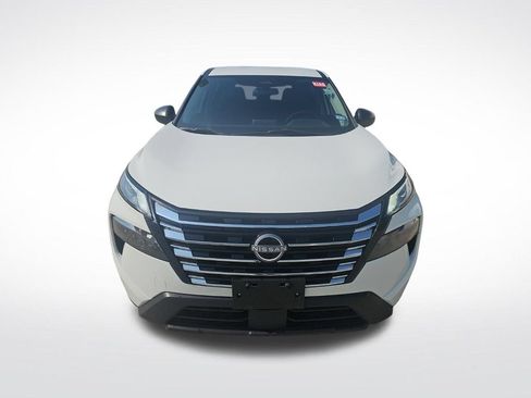 Used 2024 Nissan Rogue S FWD image 2
