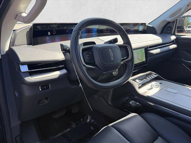 New 2027 Lincoln Navigator Reserve AWD/4WD image 3