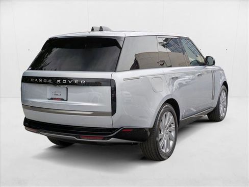 New 2025 Land Rover Range Rover SE image 2