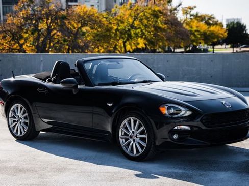 Used 2017 FIAT 124 Spider Lusso image 7