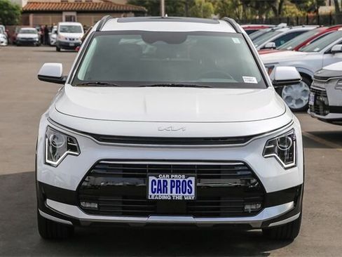New 2025 Kia Niro EX Touring image 3
