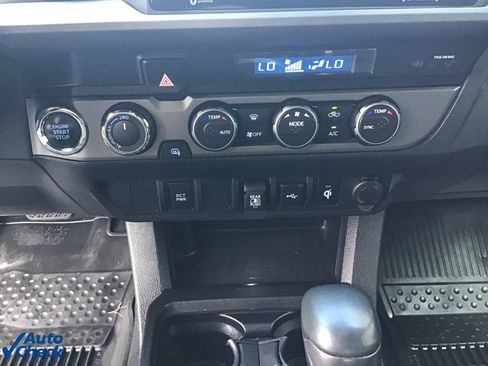 Used 2022 Toyota Tacoma TRD Off-Road image 35