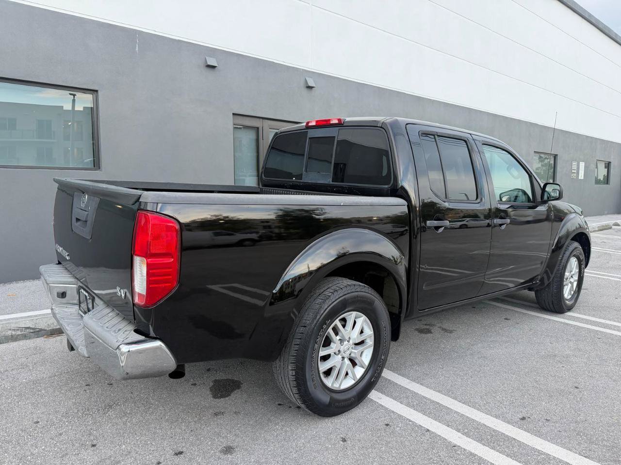 Used 2015 Nissan Frontier SV RWD image 4