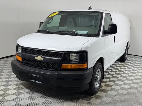 Used 2017 Chevrolet Express 3500 Extended RWD image 10